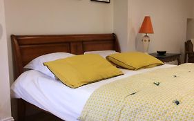 Chambre indépendante au Manoir de la Célinais côté cour